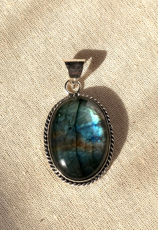 Labradorite pendant